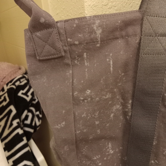 NWT PINK duffel bag - Picture 8 of 9